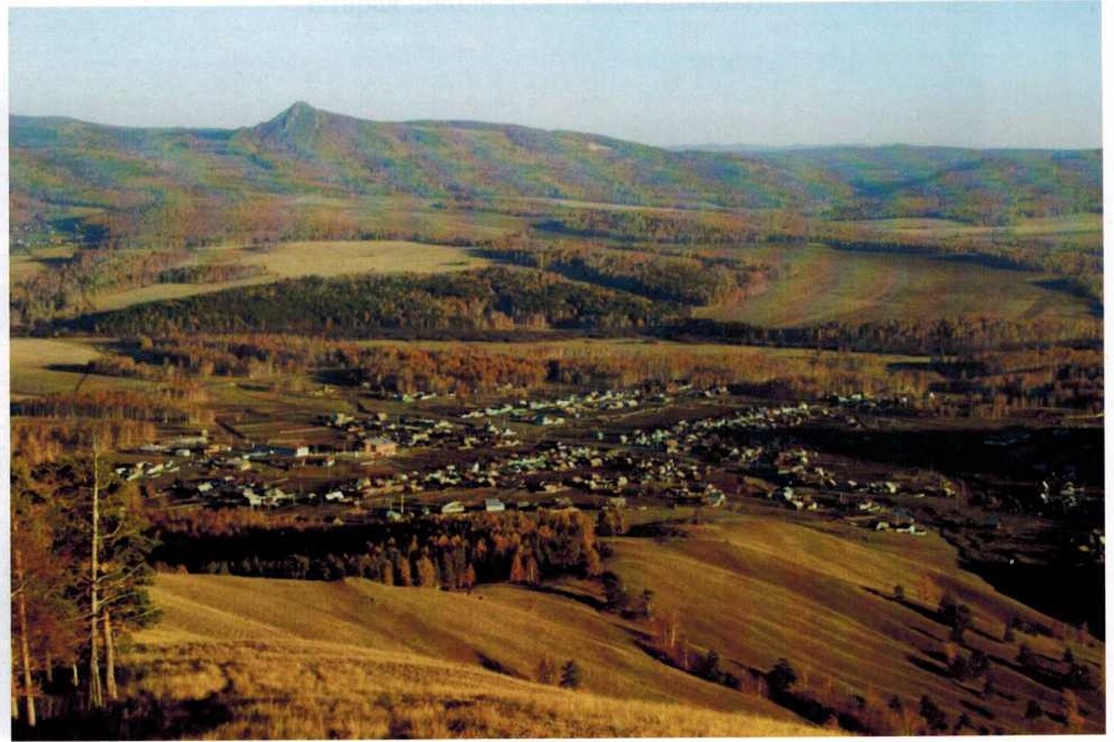 Деревня Шигаево, вдали гора Арвяк-Рязь