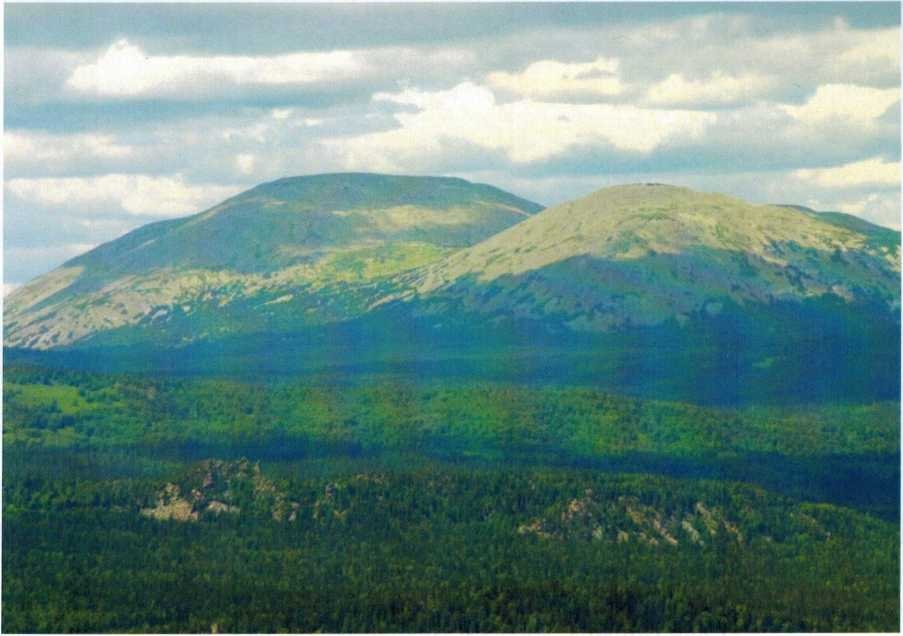 Горы Ямантау и Куянтау, фото А. Крепышева и О. Смирнова 2009 года