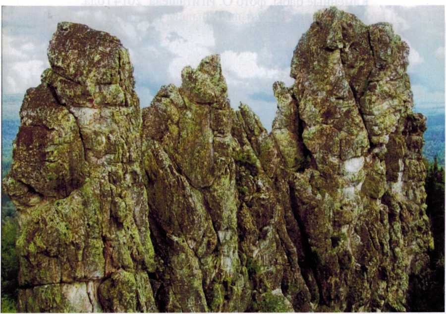 Каменные бабы около горы Салават-тау, фото О. Игиташева 2014 года